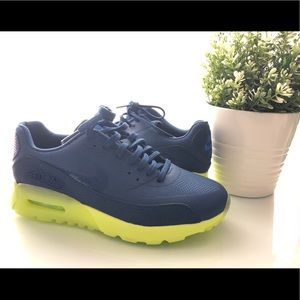 Nike Women’s Air Max 90 Ultra in Size 6